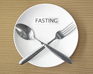 faith-fasting-white-plate-1100x879